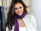 Nina Dobrev, Fioletowy, Szalik