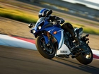 Nowa, Yamaha R1