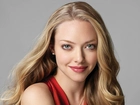 Amanda Seyfred, Twarz, Uśmiech, Spojrzenie