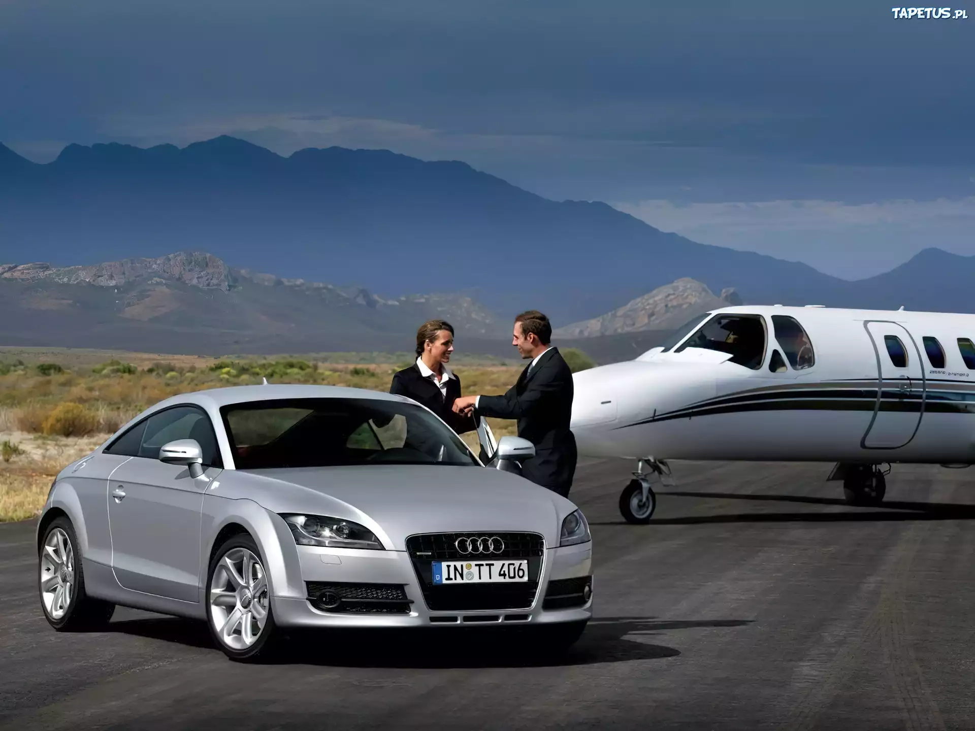 Srebrne, Audi TT, Samolot