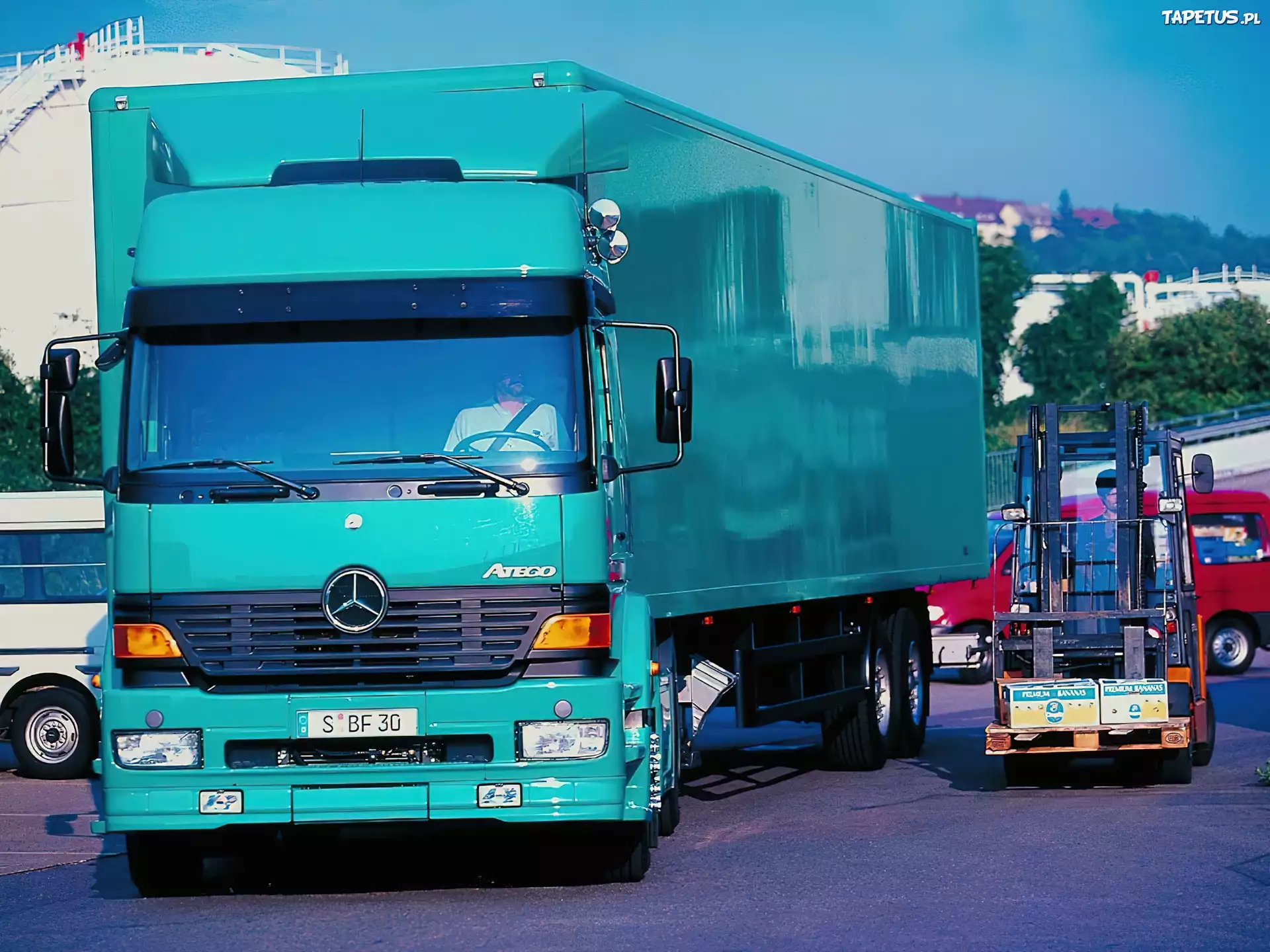 Zielony Ciągnik Mercedesa