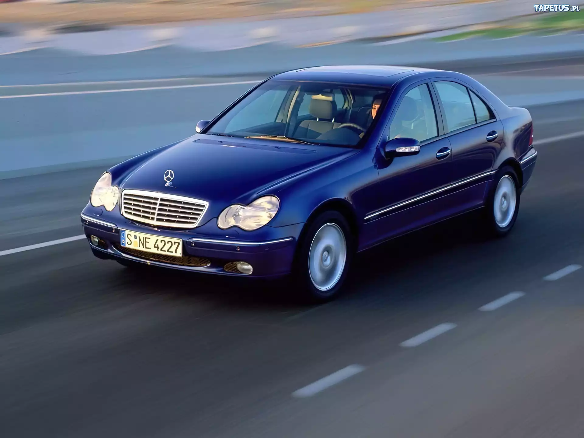 Mercedes, Granatowy