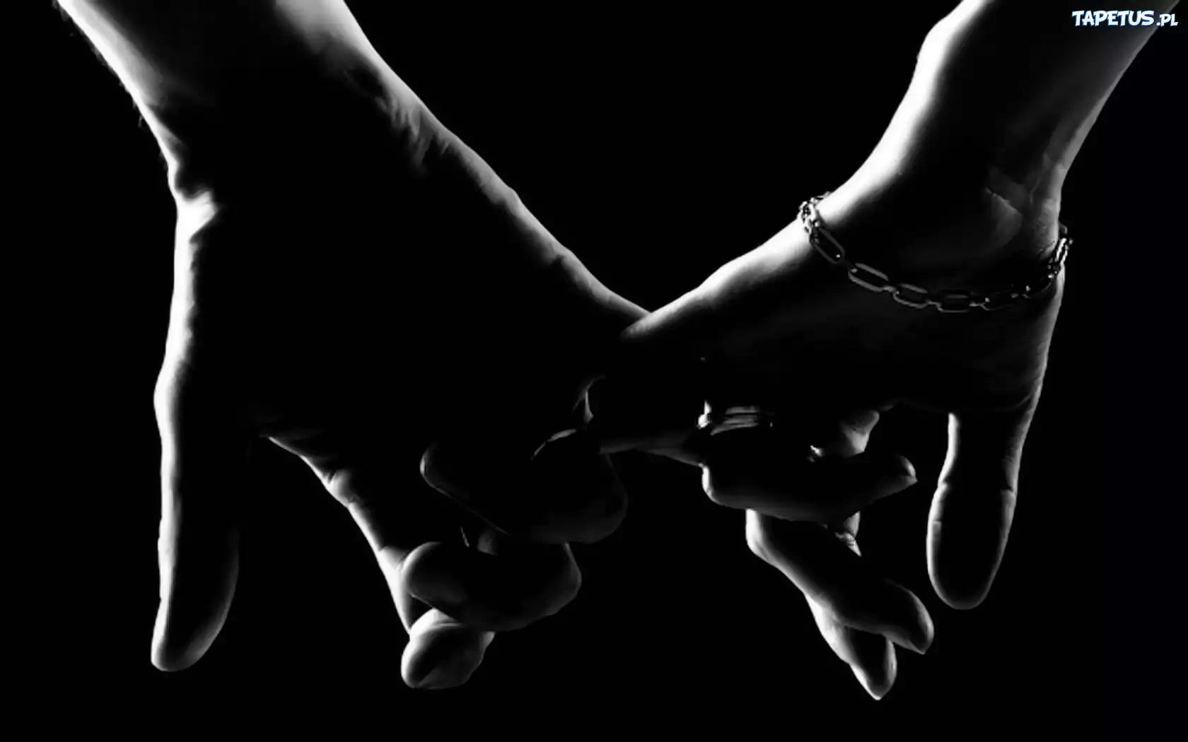 Танец мирись. Руки влюбленных. Руки любовь. Прикосновение рук. Рука черно белая.