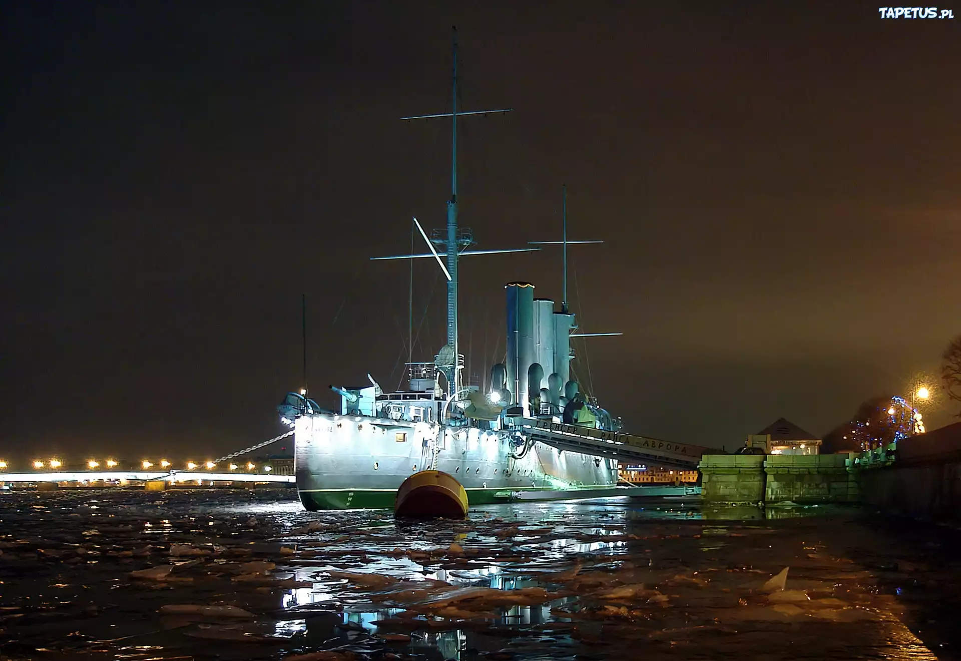 Okręt, Aurora, Noc, Światła