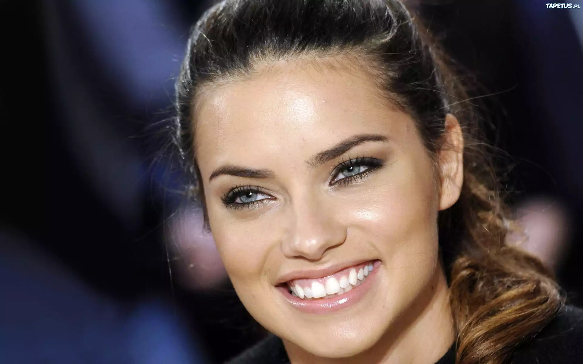 Roześmiana, Adriana Lima