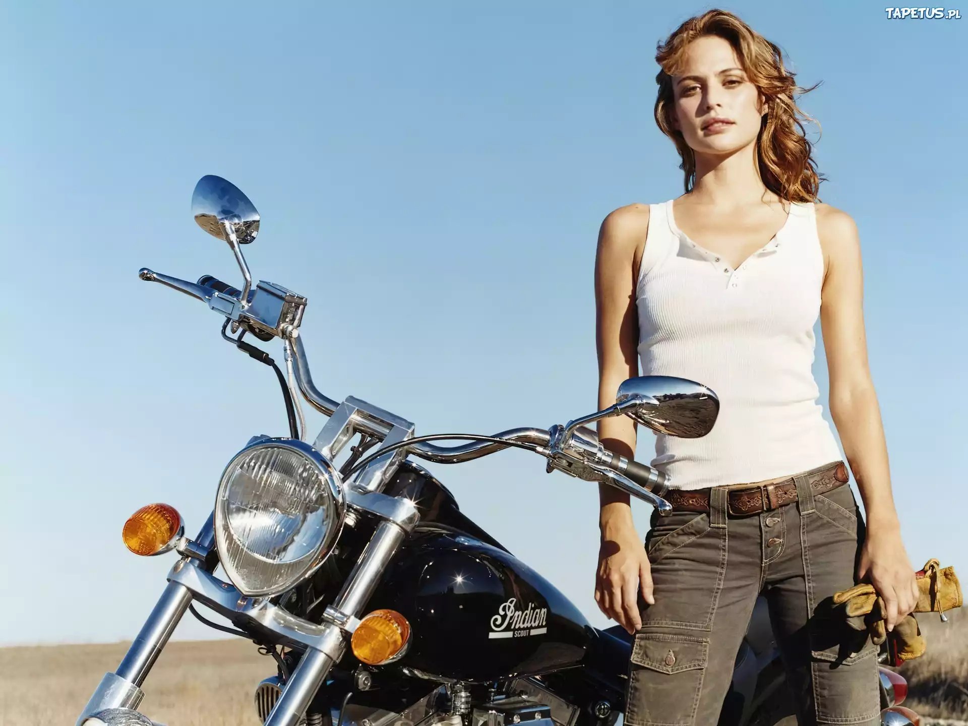 Josie Maran, Motocykl