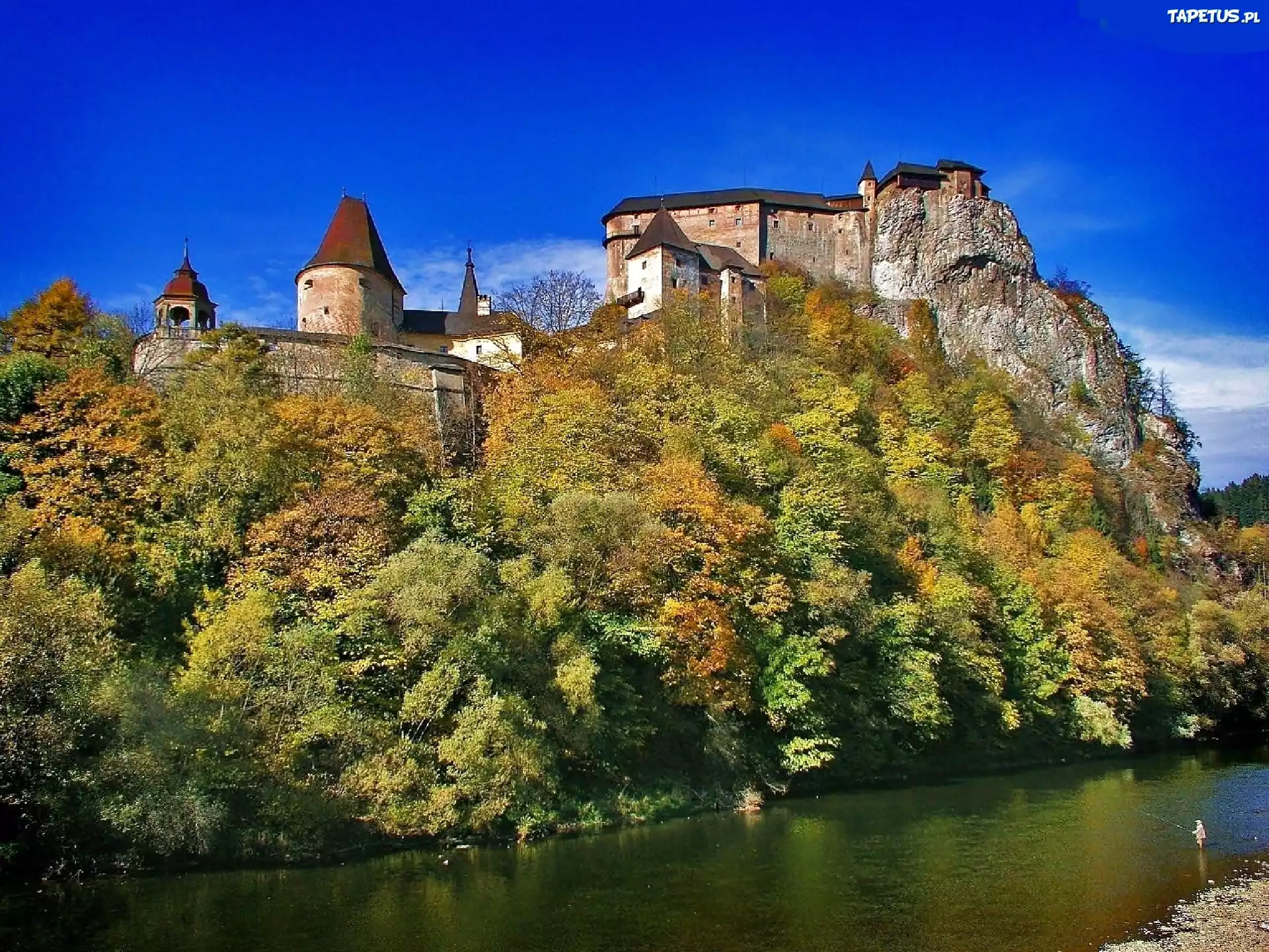 Zamek Orawski, Wzgórze, Drzewa, Rzeka