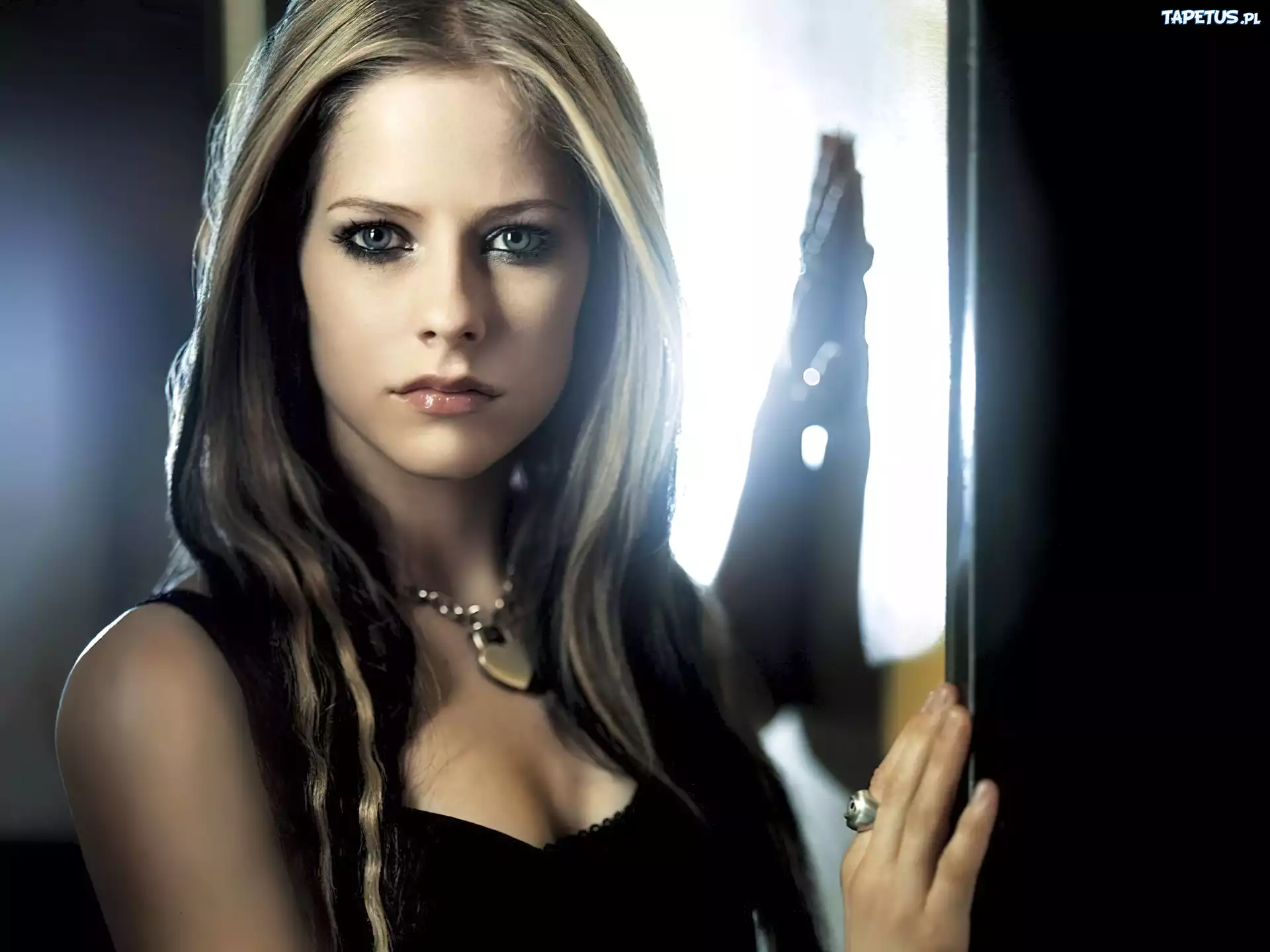 Avril Lavigne, Czarnaa Sukienka