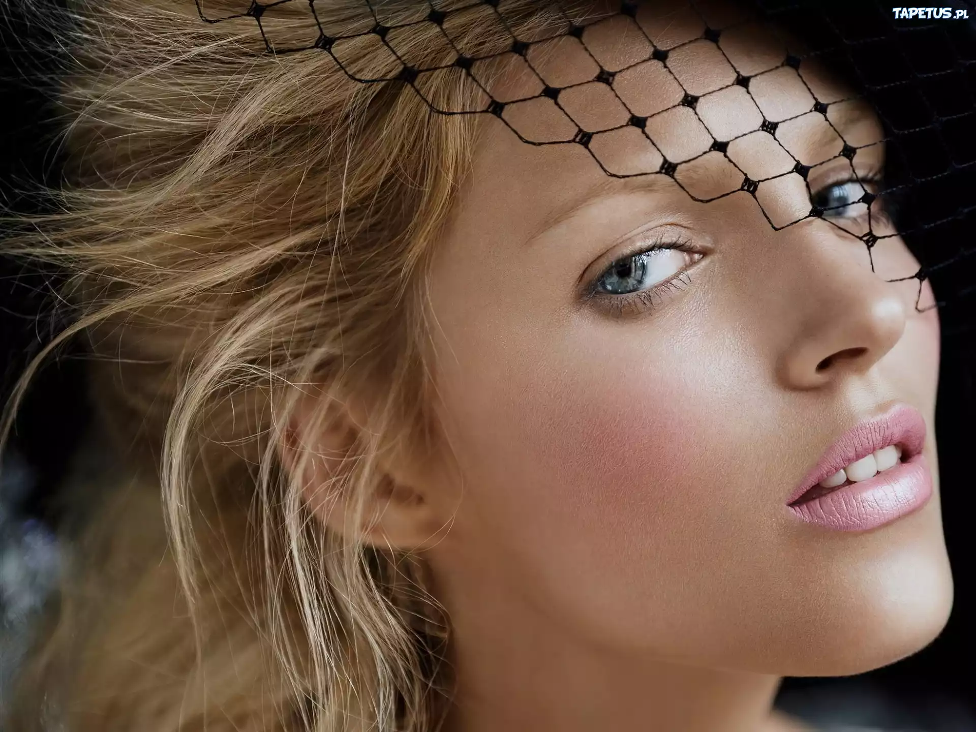 Anja Rubik, Twarz, Kapelusz