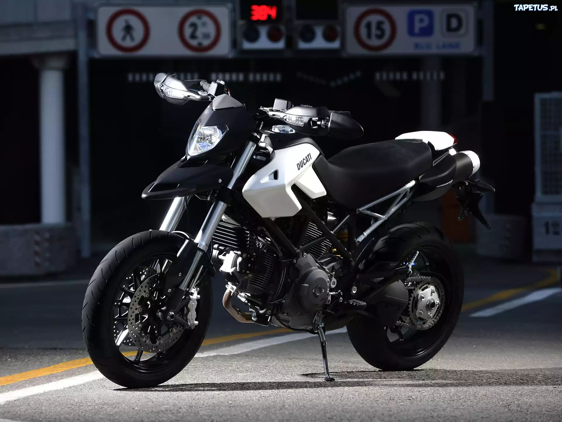 Ducati Hypermotard 1100, Łańcuch, Opony