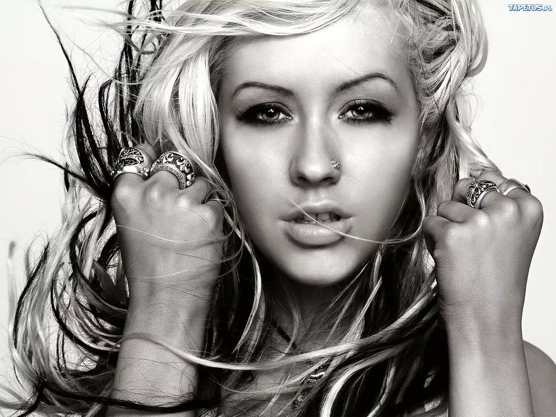 Christina Aguilera, Portret, Pierścionki, Makijaż