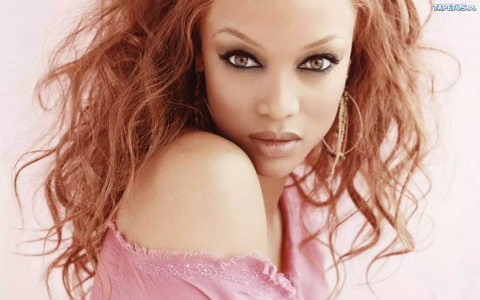 Tyra Banks, Twarz, Ruda, Oczy
