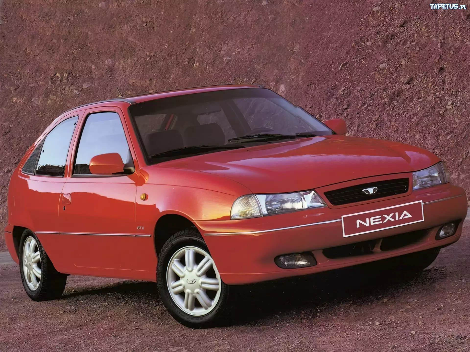 Czerwony, Daewoo Nexia, Kołpaki