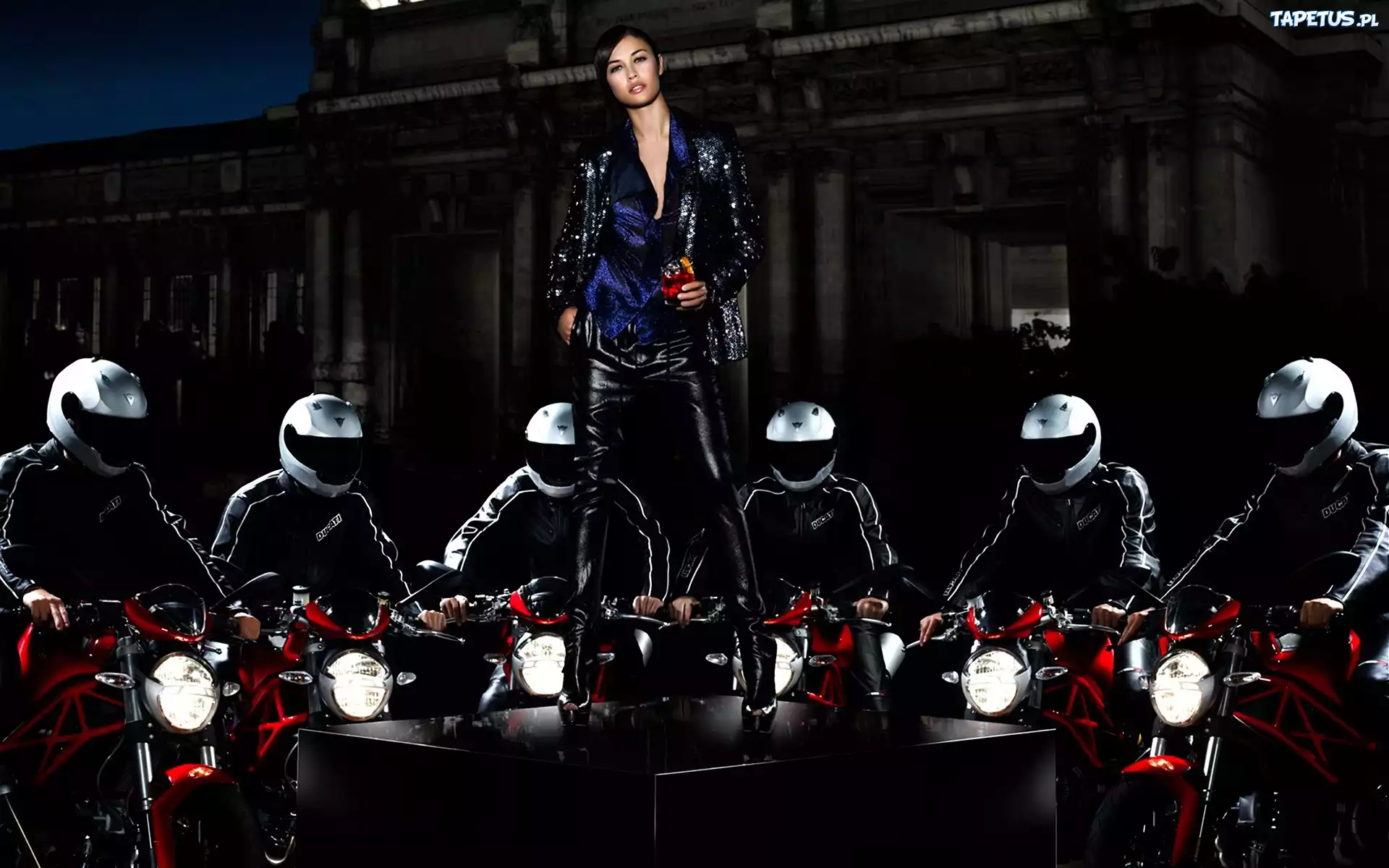 Olga Kurylenko, Motocykliści