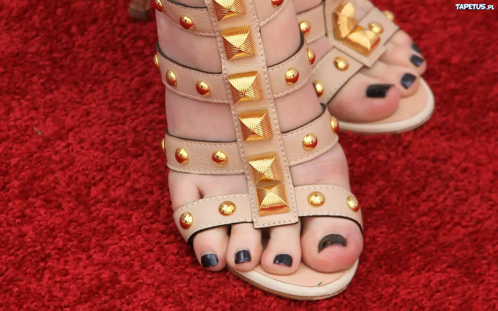 Buty, Dywan, Paznokcie