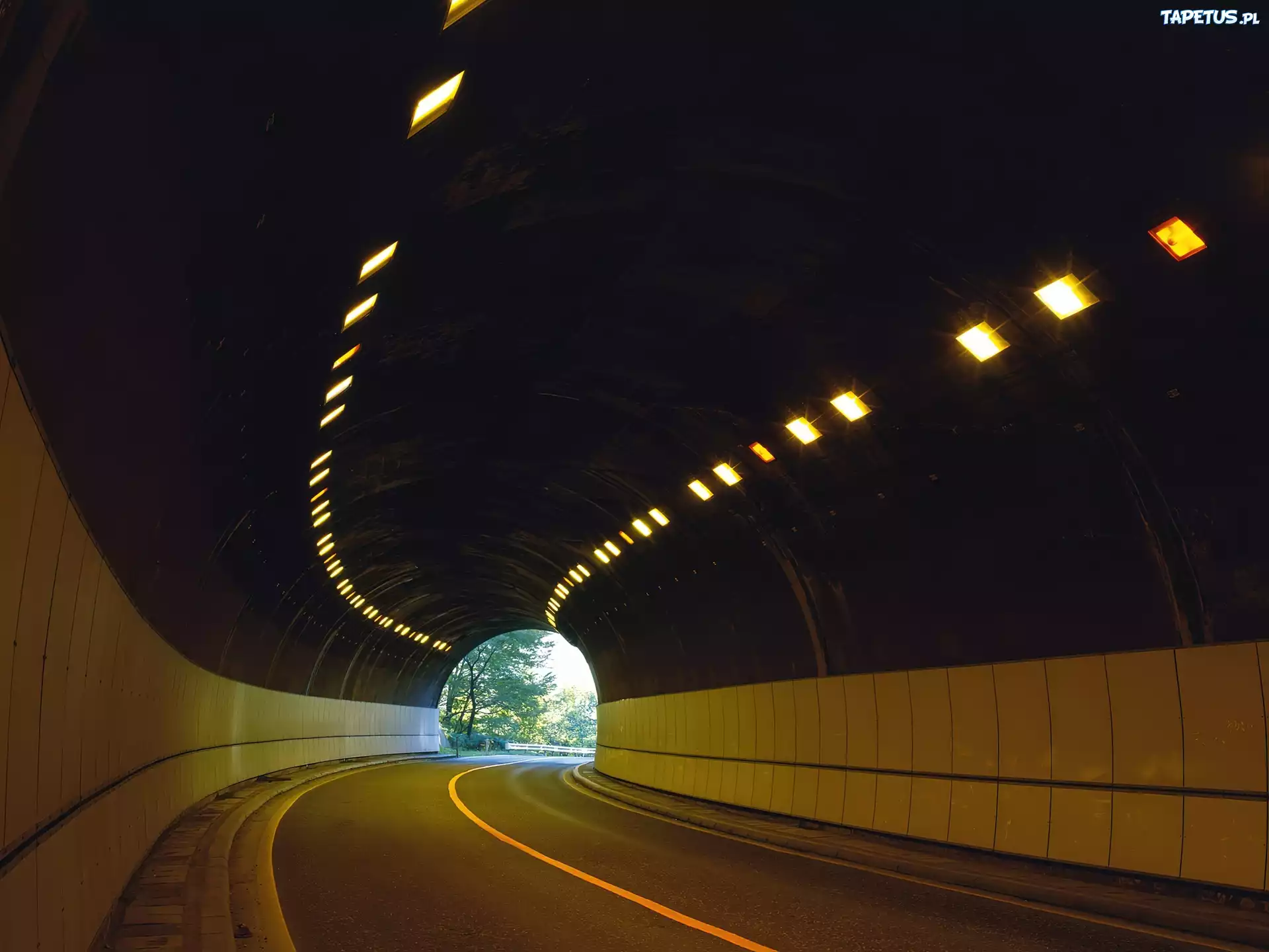 Oświetlony, Tunel