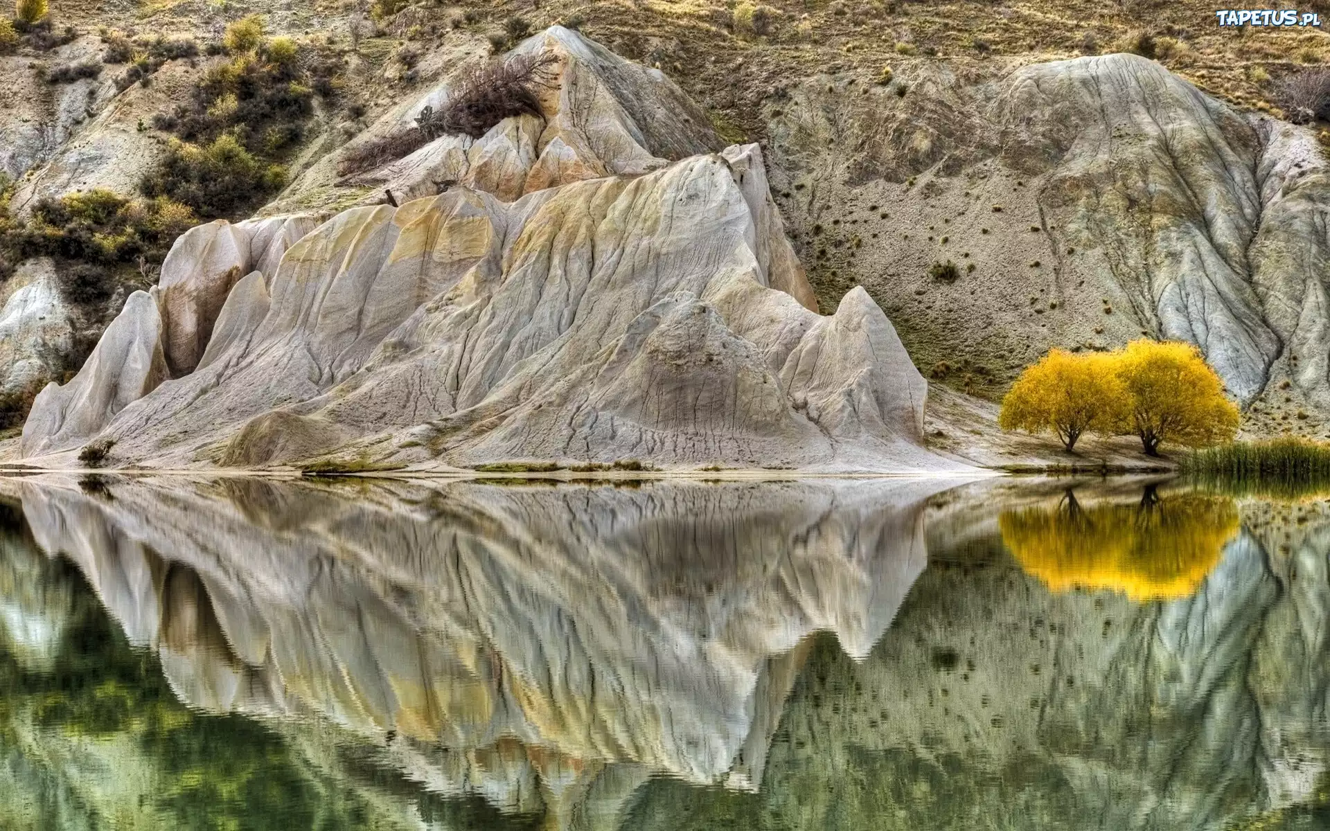 природа горы скалы озеро отражение деревья скачать