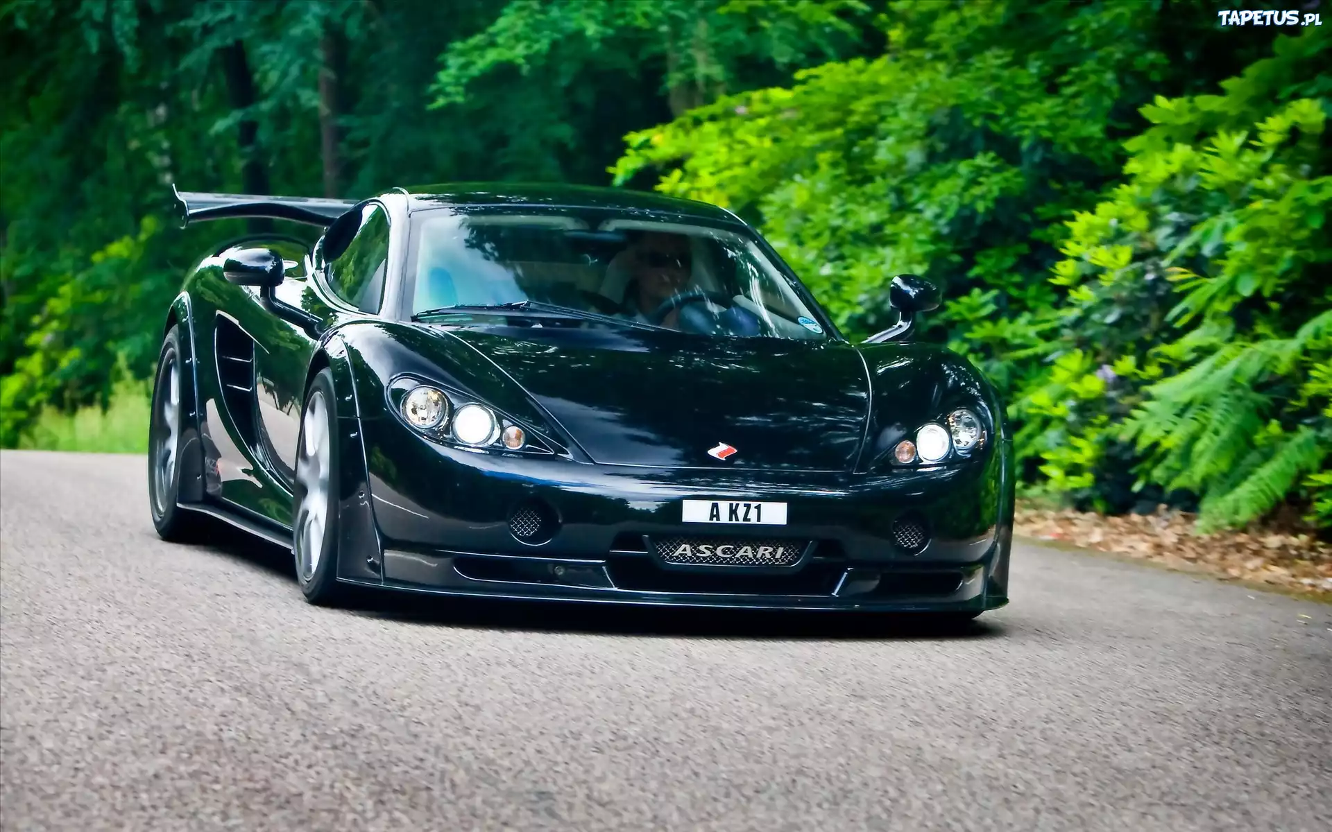 Ascari KZ1R, Czarny, Droga