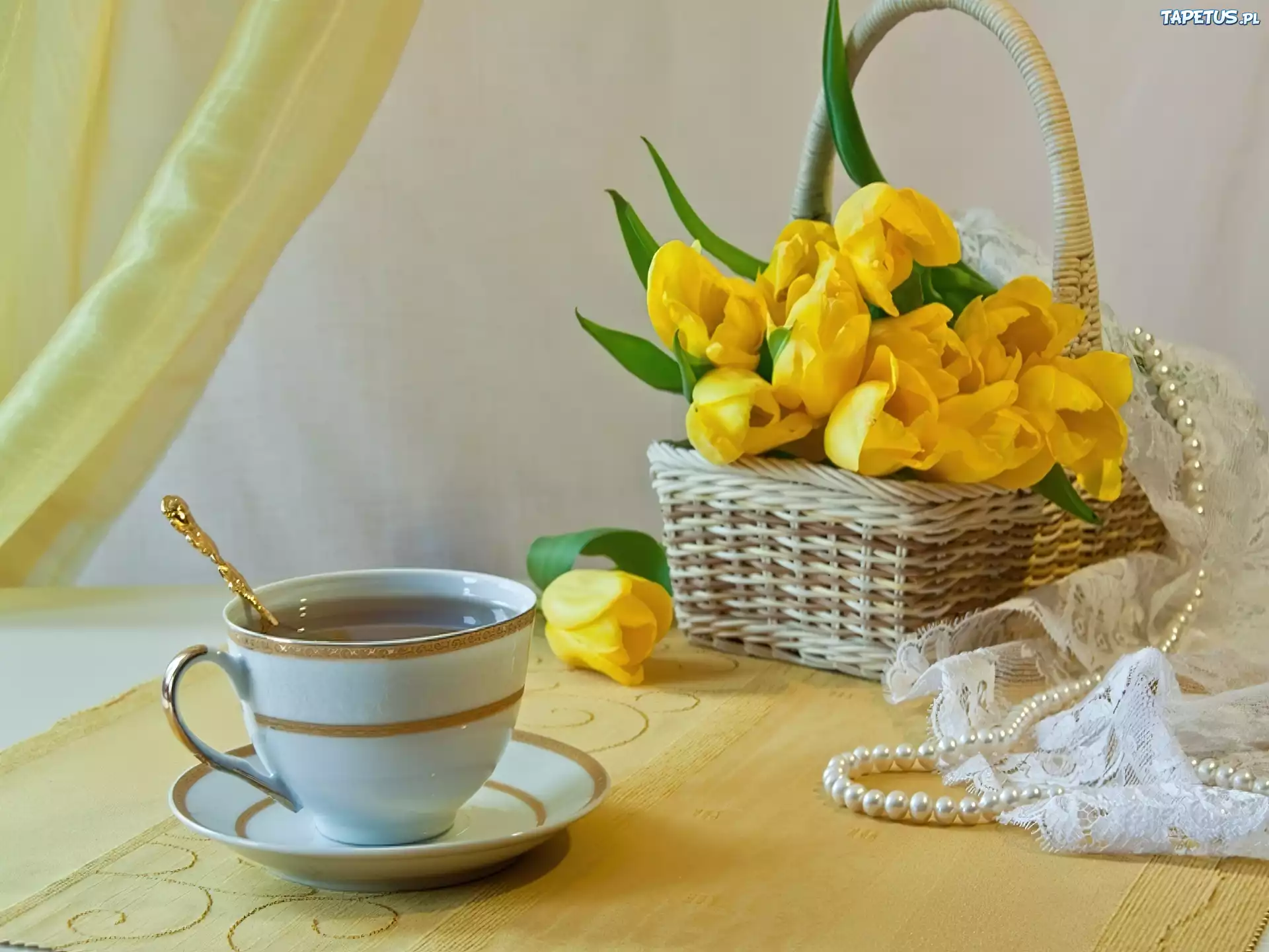 Доброе весеннее утро с тюльпанами картинки. Утро чай цветы. Тюльпаны и чай. Чай цветок. Доброе утро чай цветы.
