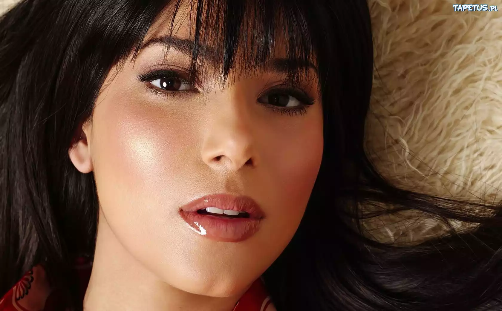 Roselyn Sanchez, Twarz, Portret