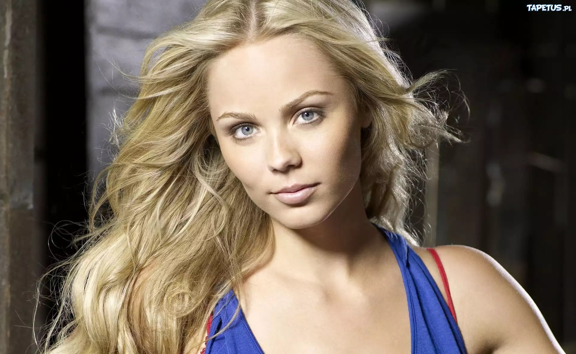 Laura Vandervoort, Blond, Włosy