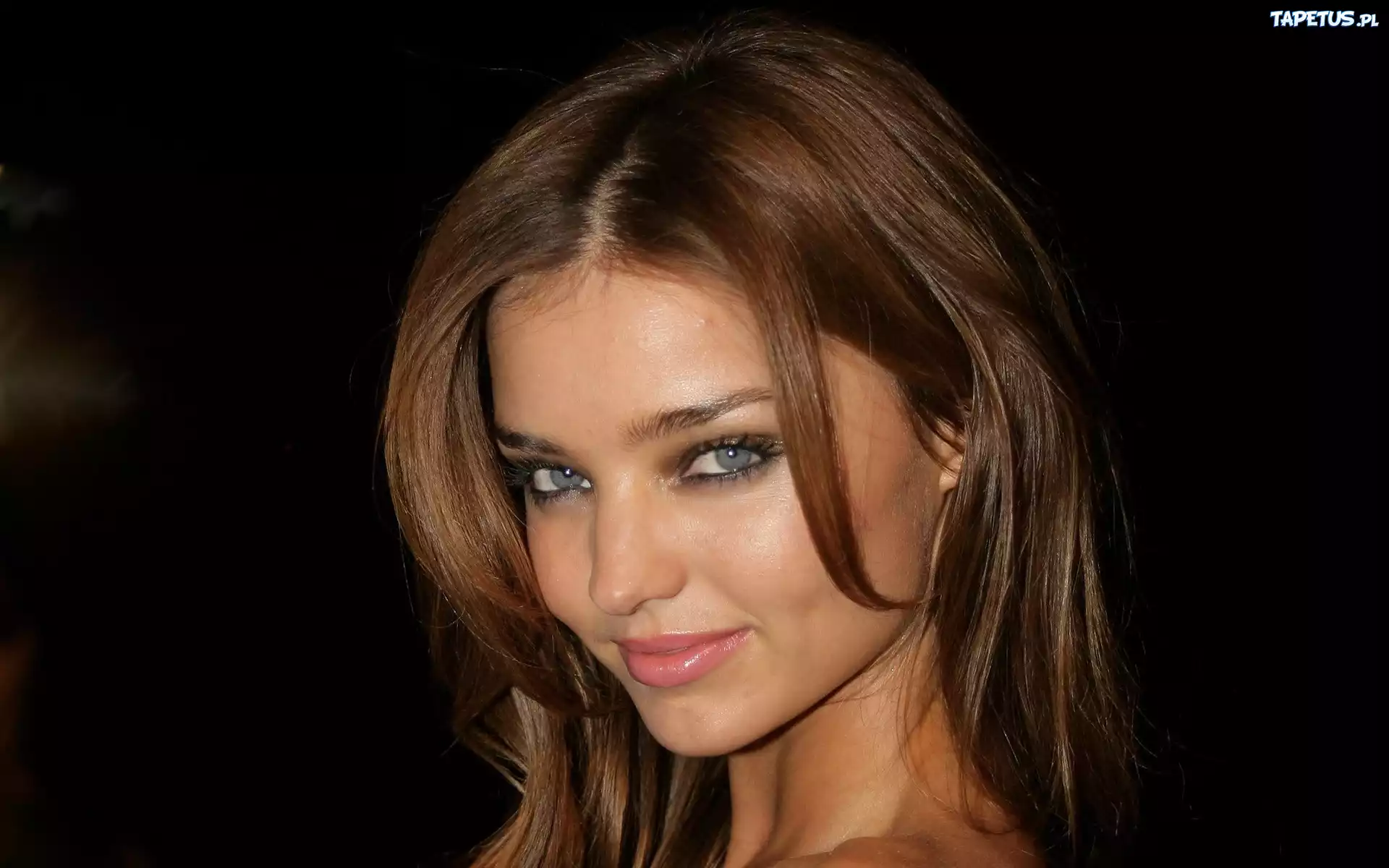 Miranda Kerr, Twarz, Włosy