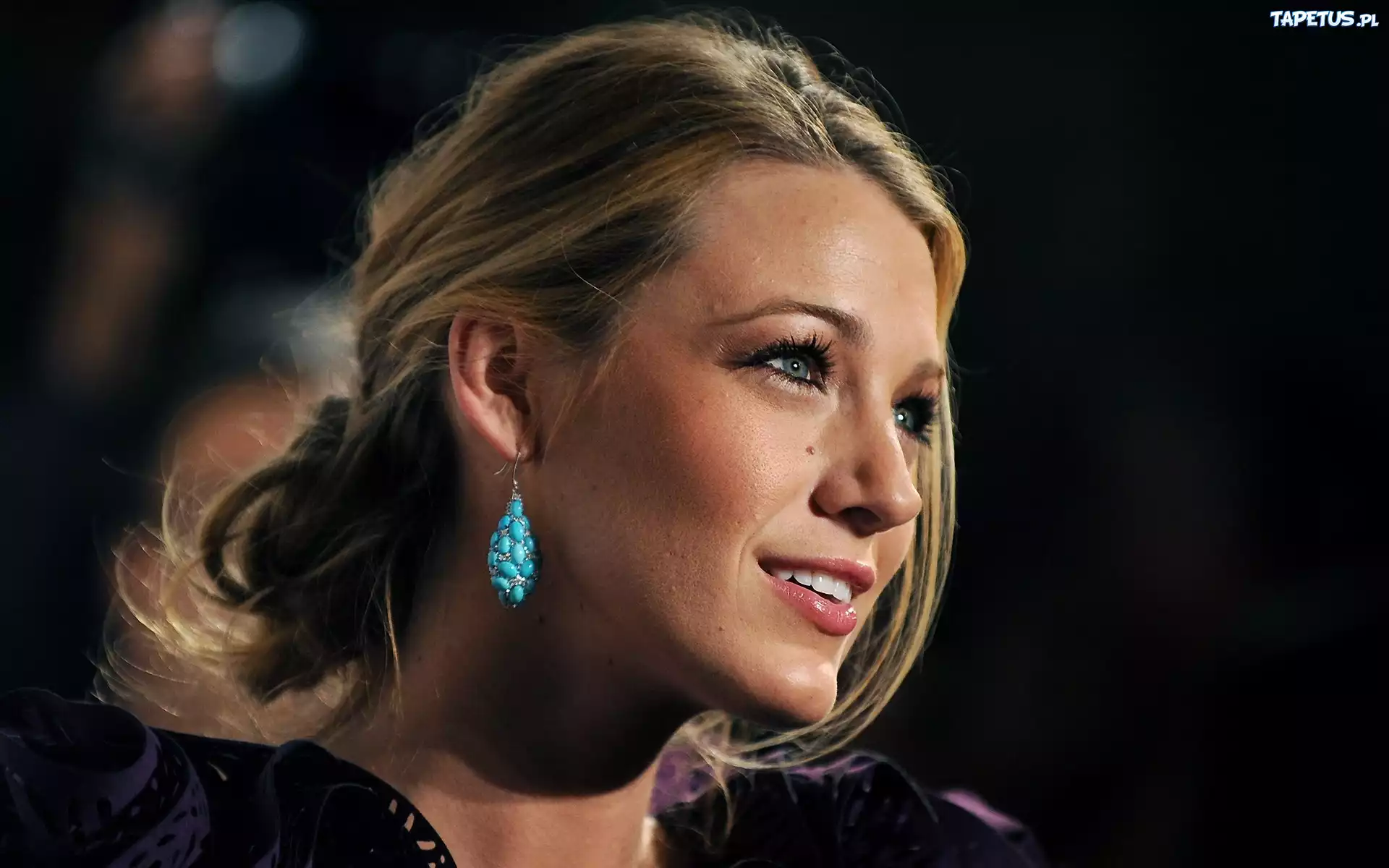 Blake Lively, Turkusowy, Kolczyk