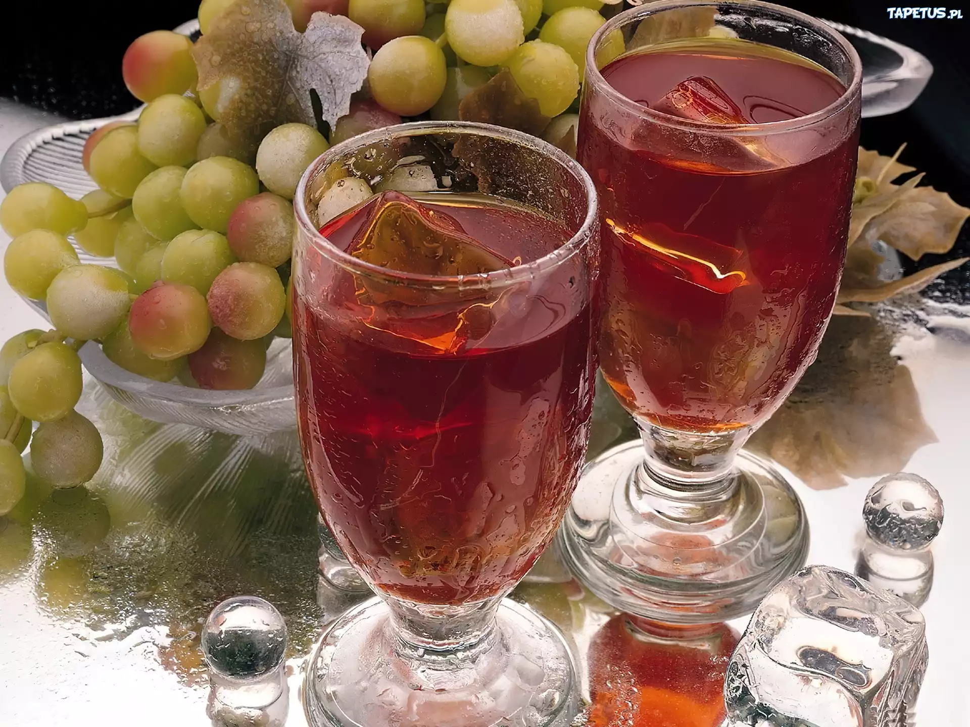 Домашнее виноградное вино из сока. Виноградный сок. Виноградный сок на зиму. Виноградный сок вино. Виноградный лимонад.