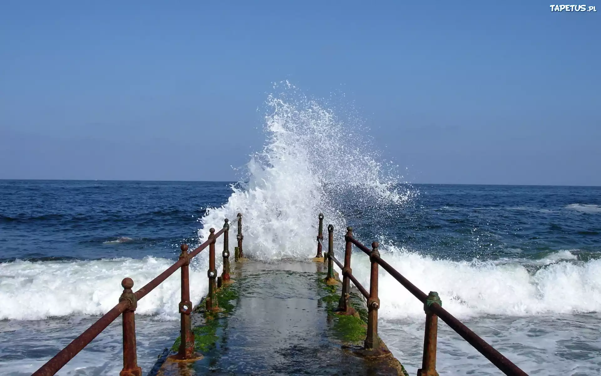 Спокойная музыка воды. Прибой в Кабардинке. Новороссийск Пирс Волнорез. Гагра волнорезы. Море.