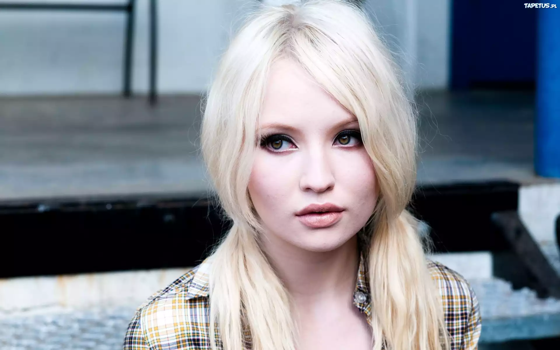 Emily Browning, Blondynka, Bluzeczka, W, Kratkę