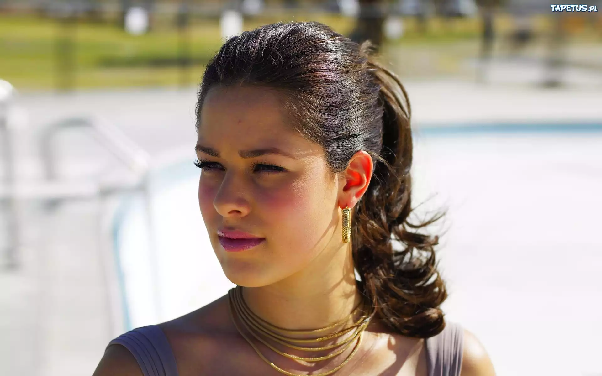 Ana Ivanović, Twarz, Naszyjnik