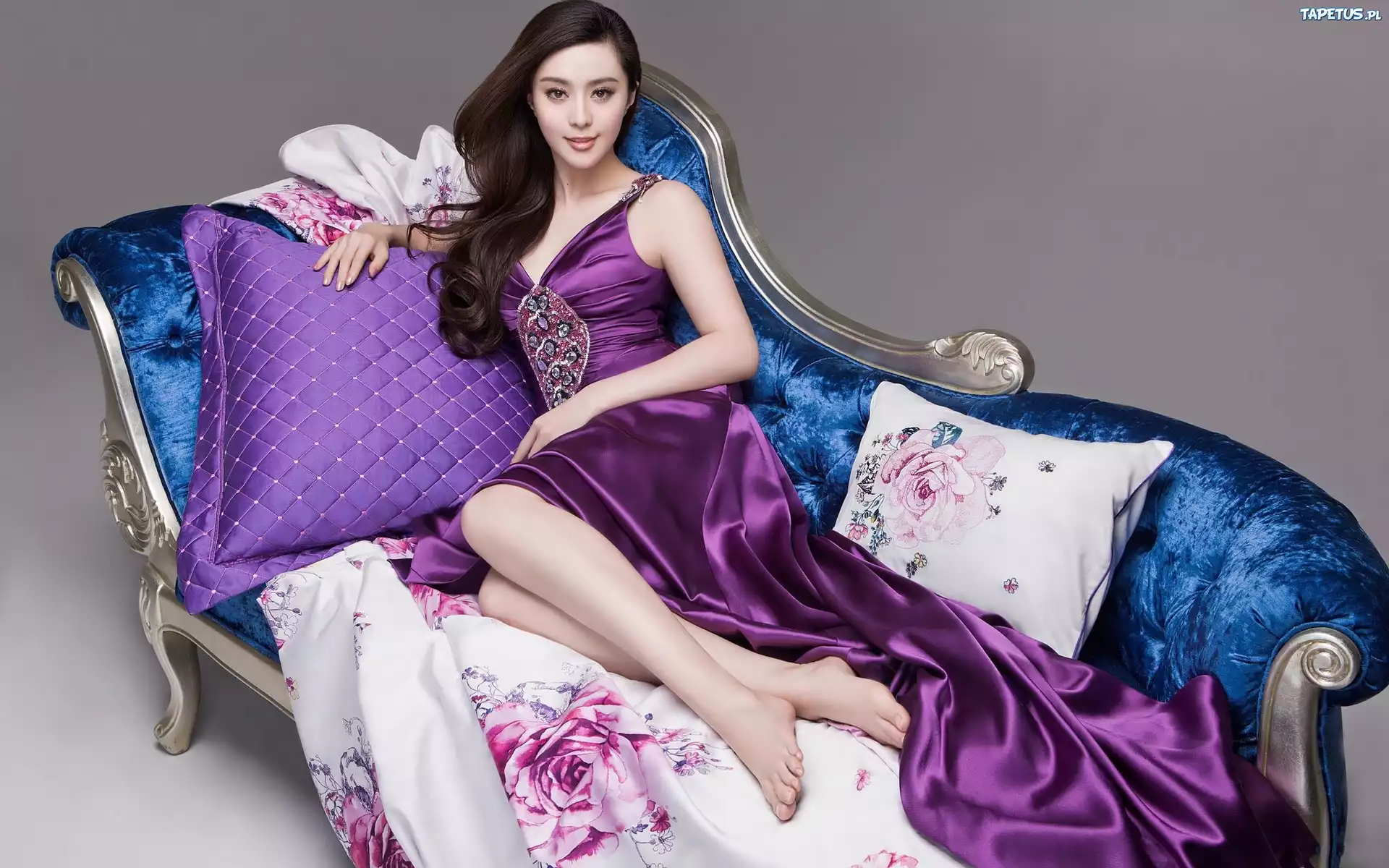 Fan Bingbing, Sukienka, Poduszeczki, Kanapa