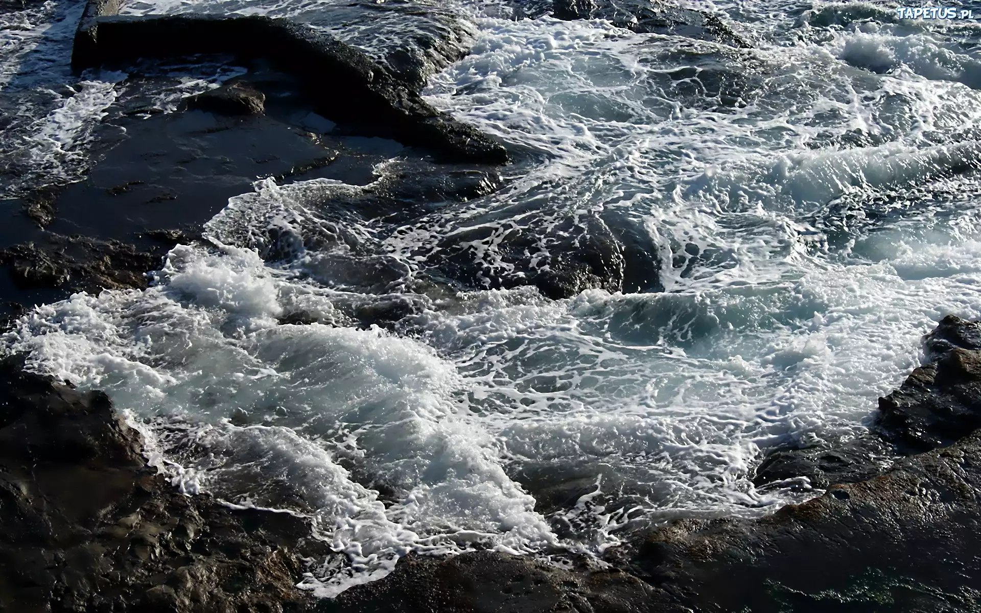 Сон вода течение. Водоворот Корриврекан. Бурная вода. Течение воды. Бушующая Горная река.