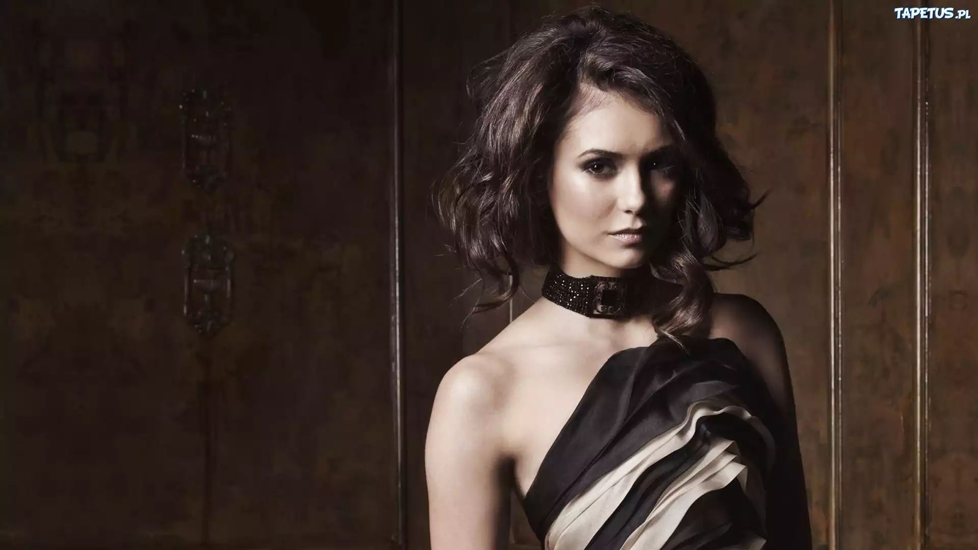 Nina Dobrev, Bluzeczka, Spojrzenie