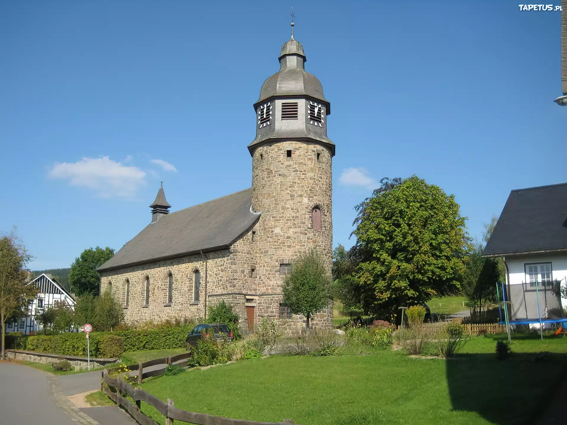 Dusseldorf, Kościół, Trawa, Drzewa