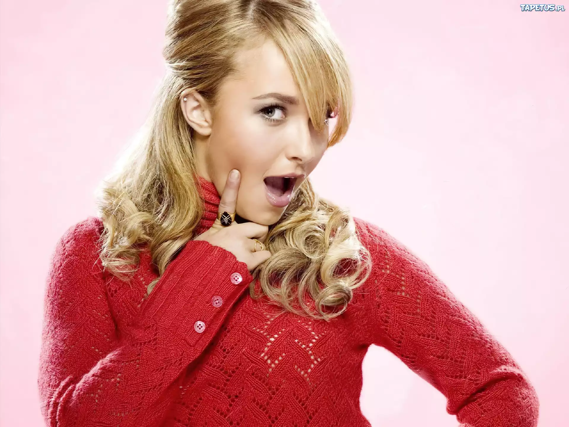 Hayden Panettiere, Czerwony, Sweterek