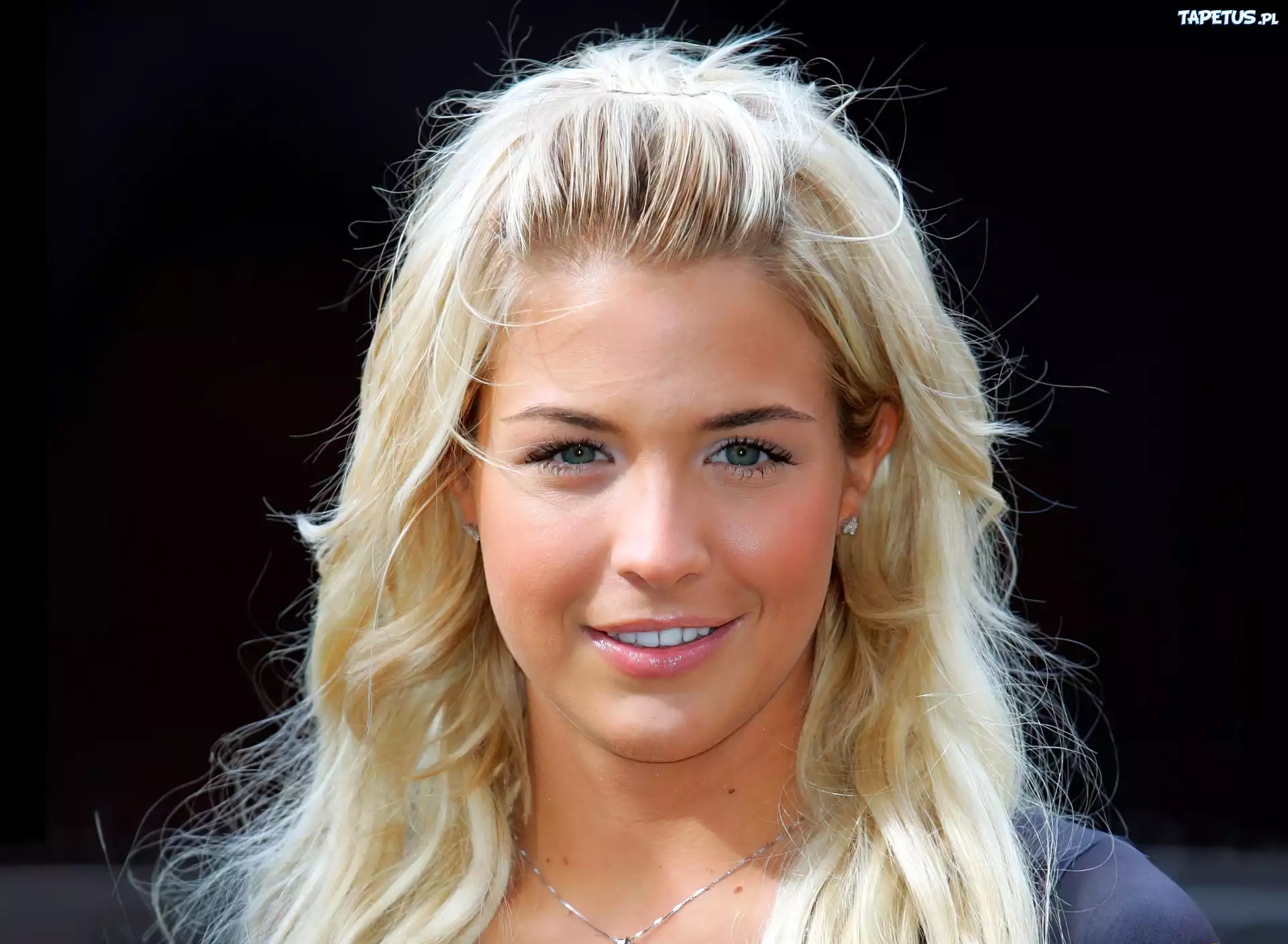 Uśmiechnięta, Gemma Atkinson