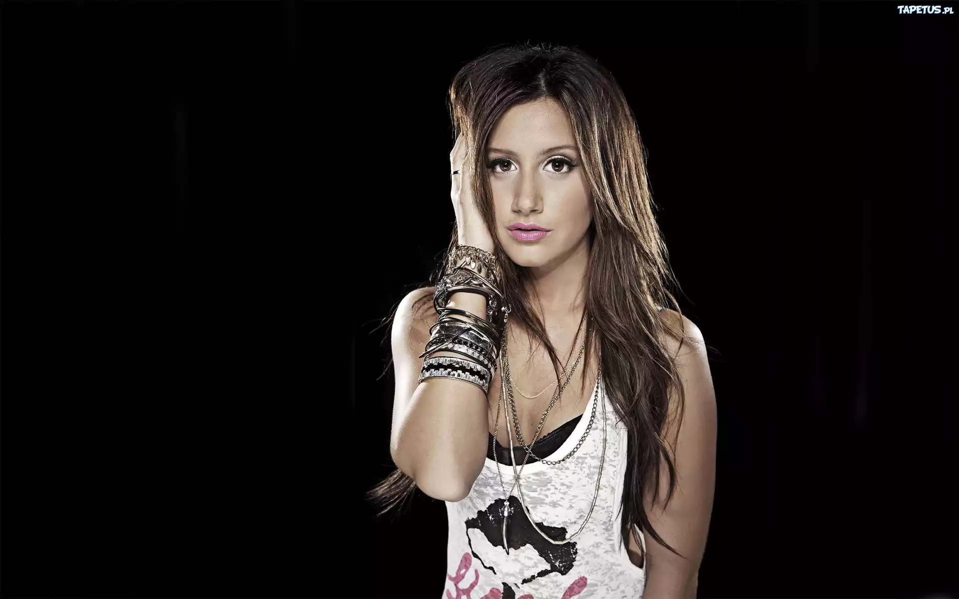 Ashley Tisdale, Makijaż, Biżuteria