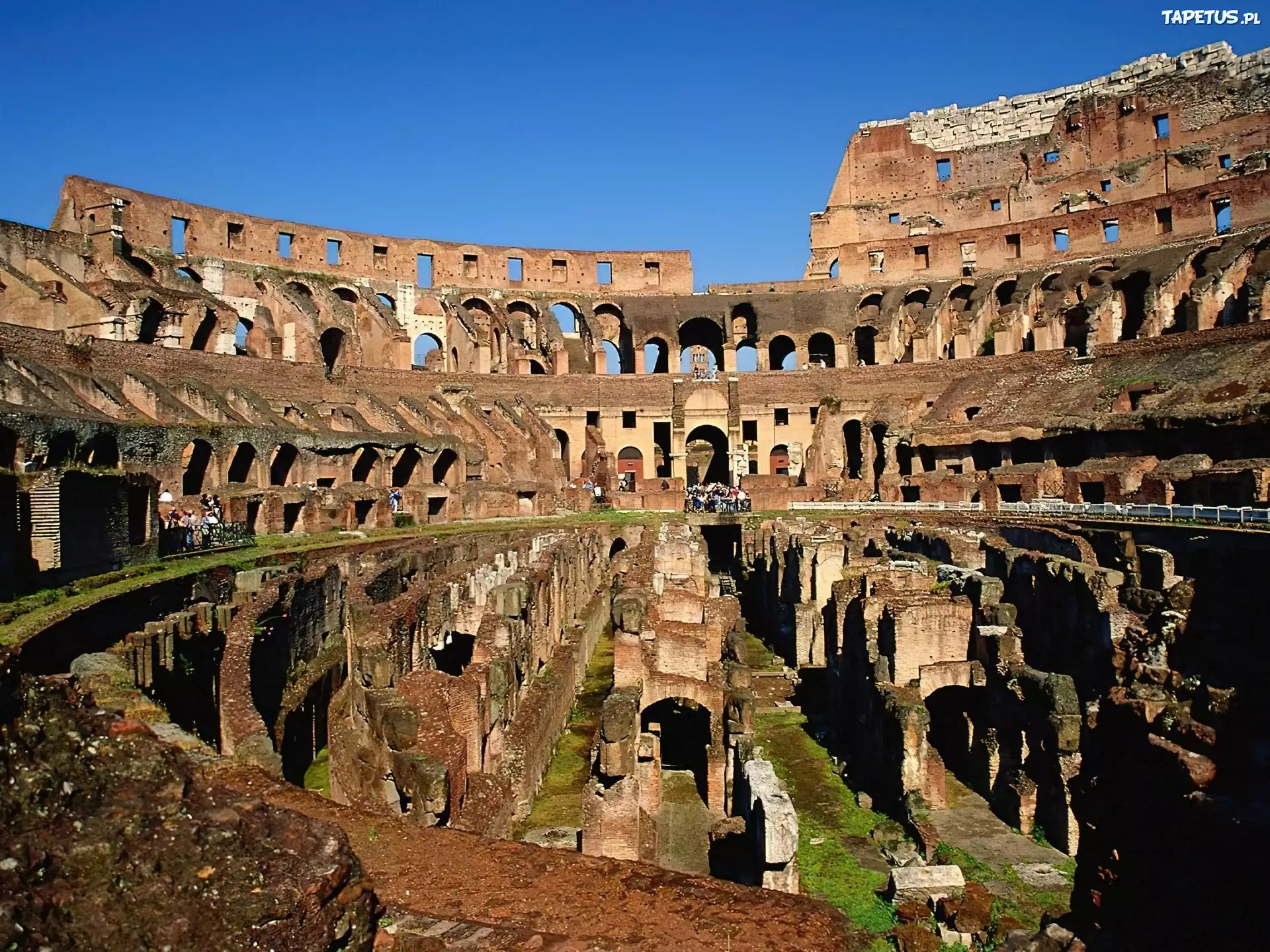 Древний рим это страна. Римский Колизей Италия. Италия амфитеатр древний город-. Колизей в древнем Риме. Колизей Рим экскурсия.