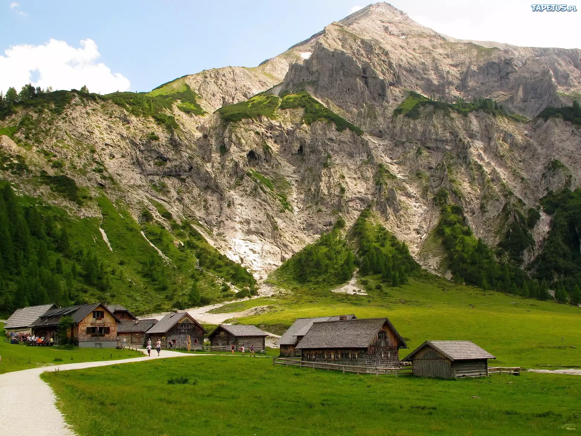 Góry, Łąka, Budynki