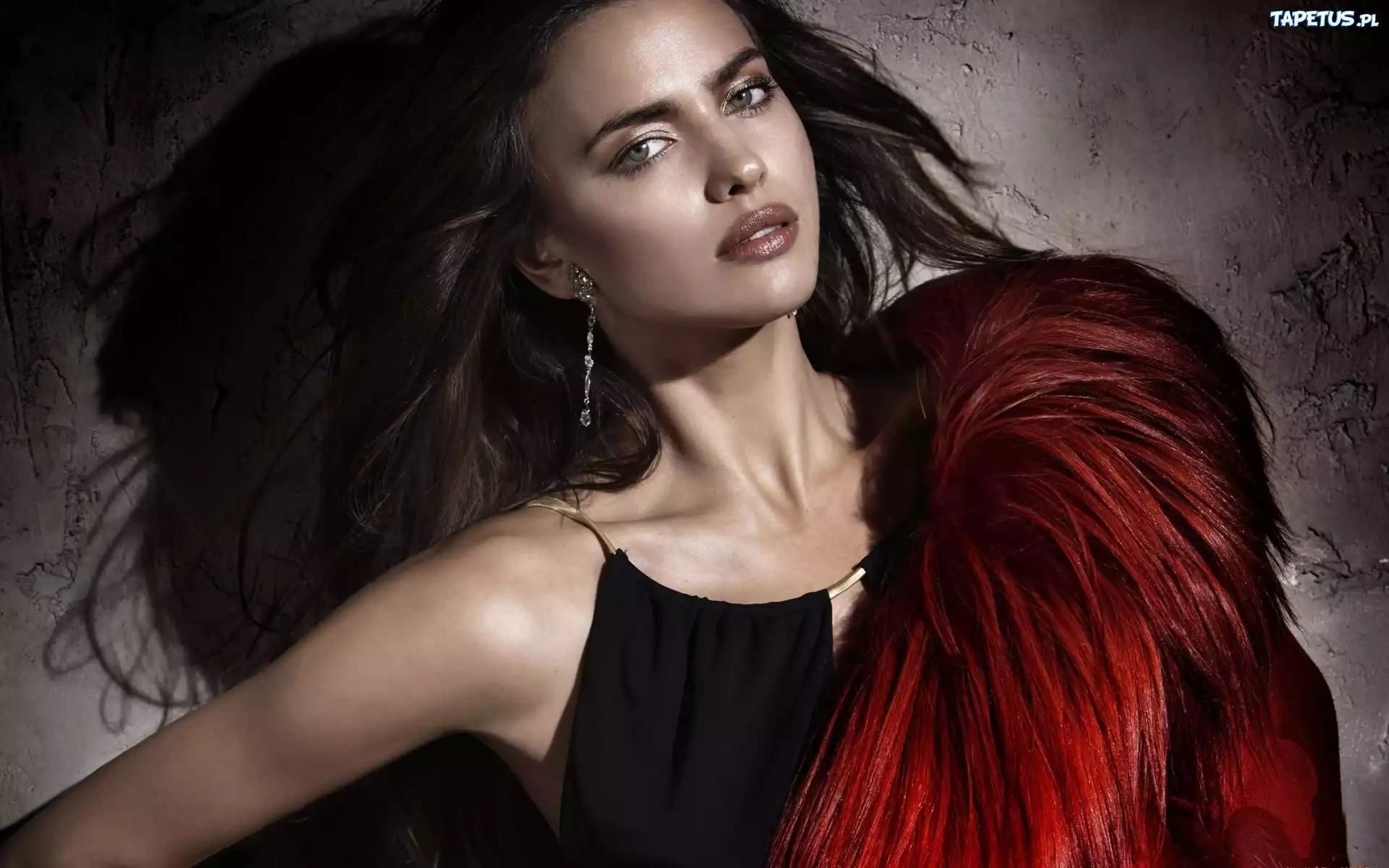 Irina Shayk, Kolczyki, Futro