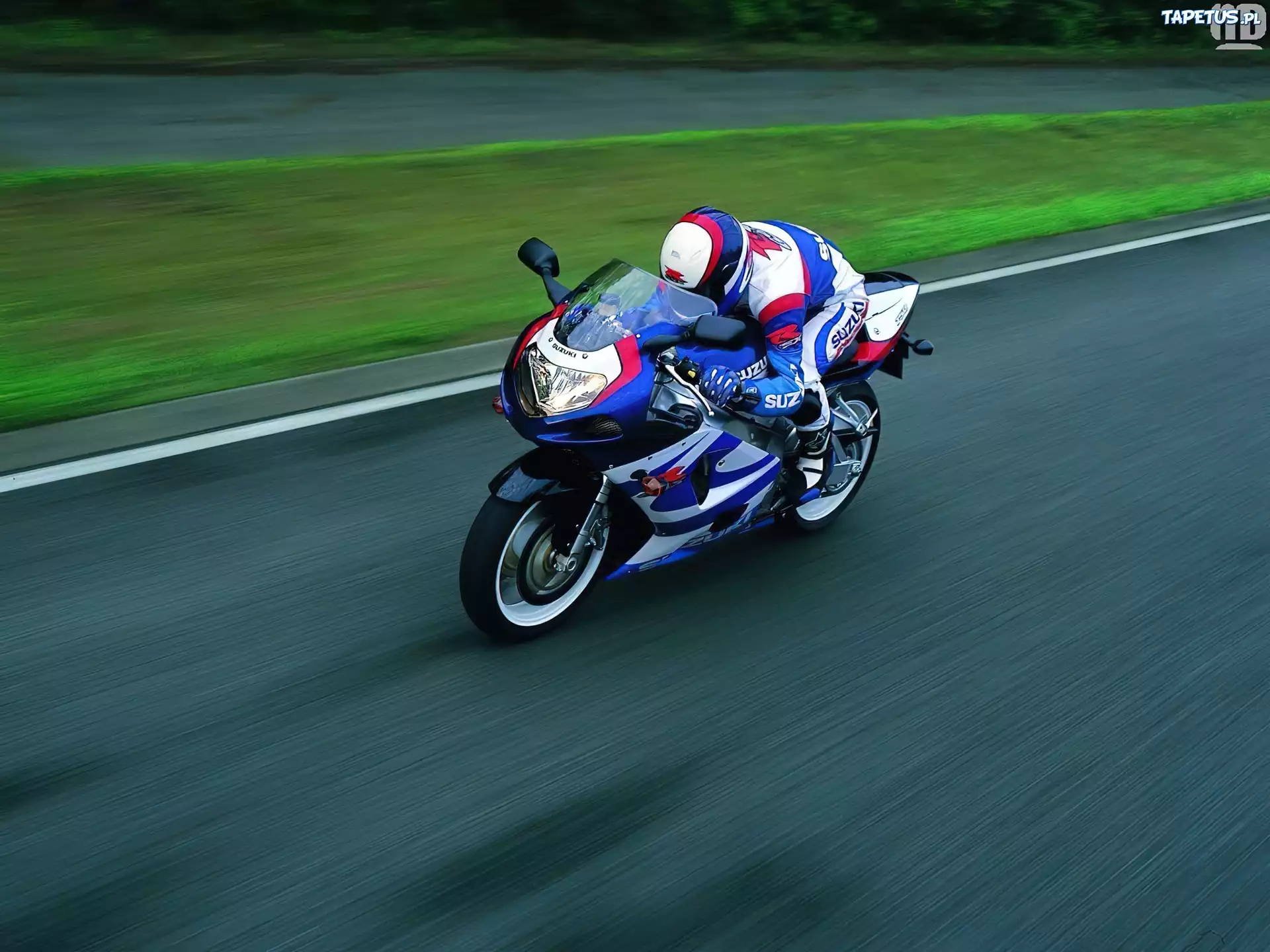 Motory Suzuki,kierownica,lusterka,tłumik , siedzenie ,światła ,koła,opony ,kierowca, tor