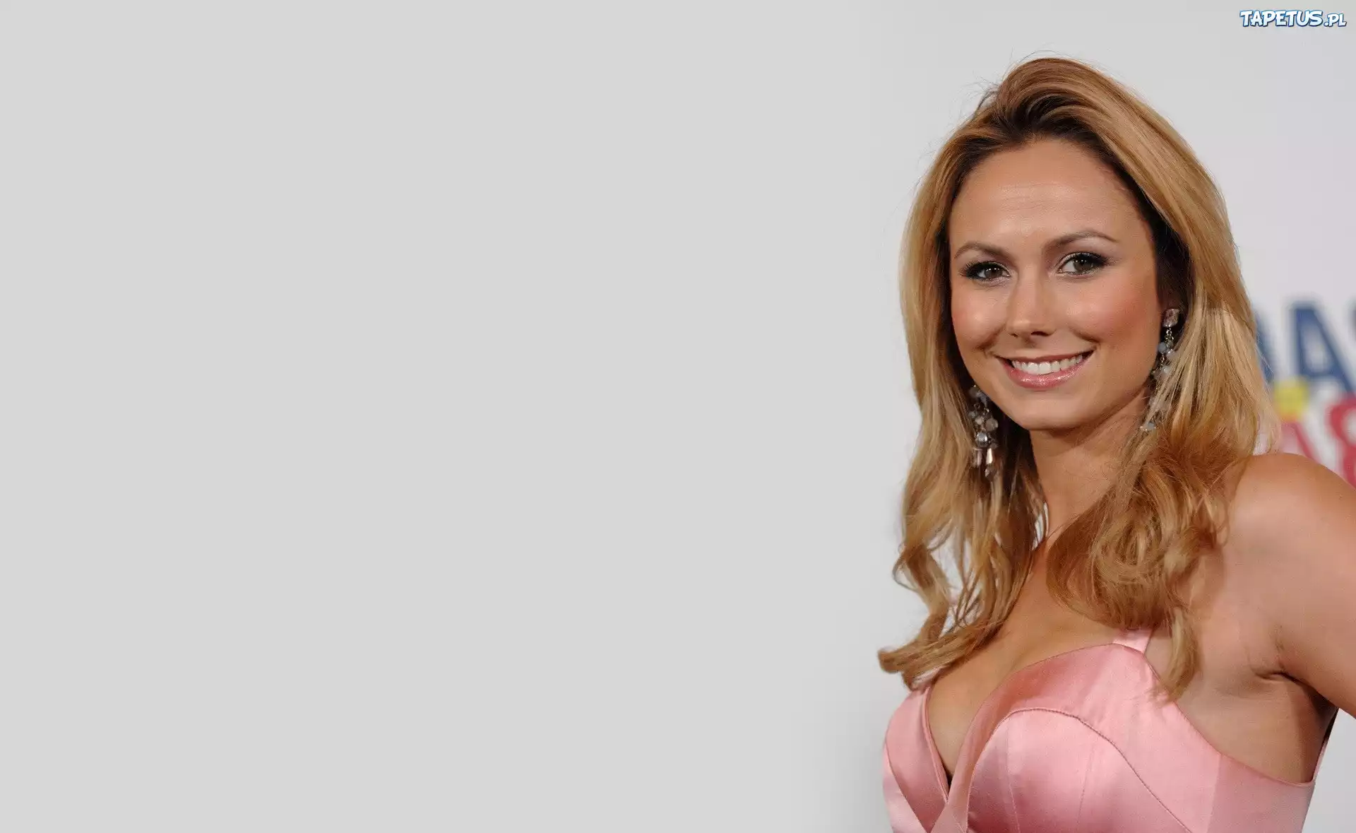 Uśmiechnięta, Stacy Keibler, Blondynka