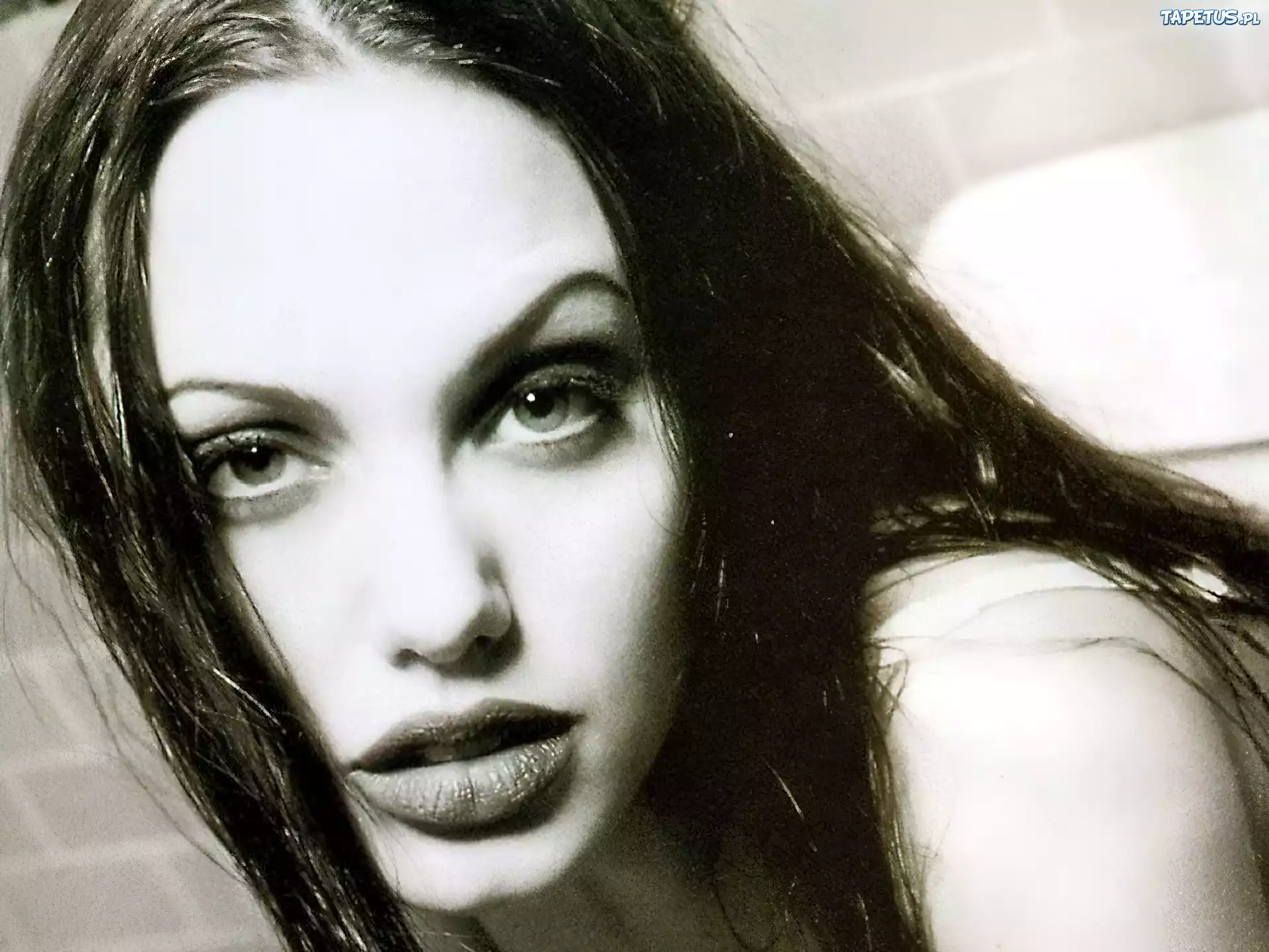 Angelina Jolie, długie włosy