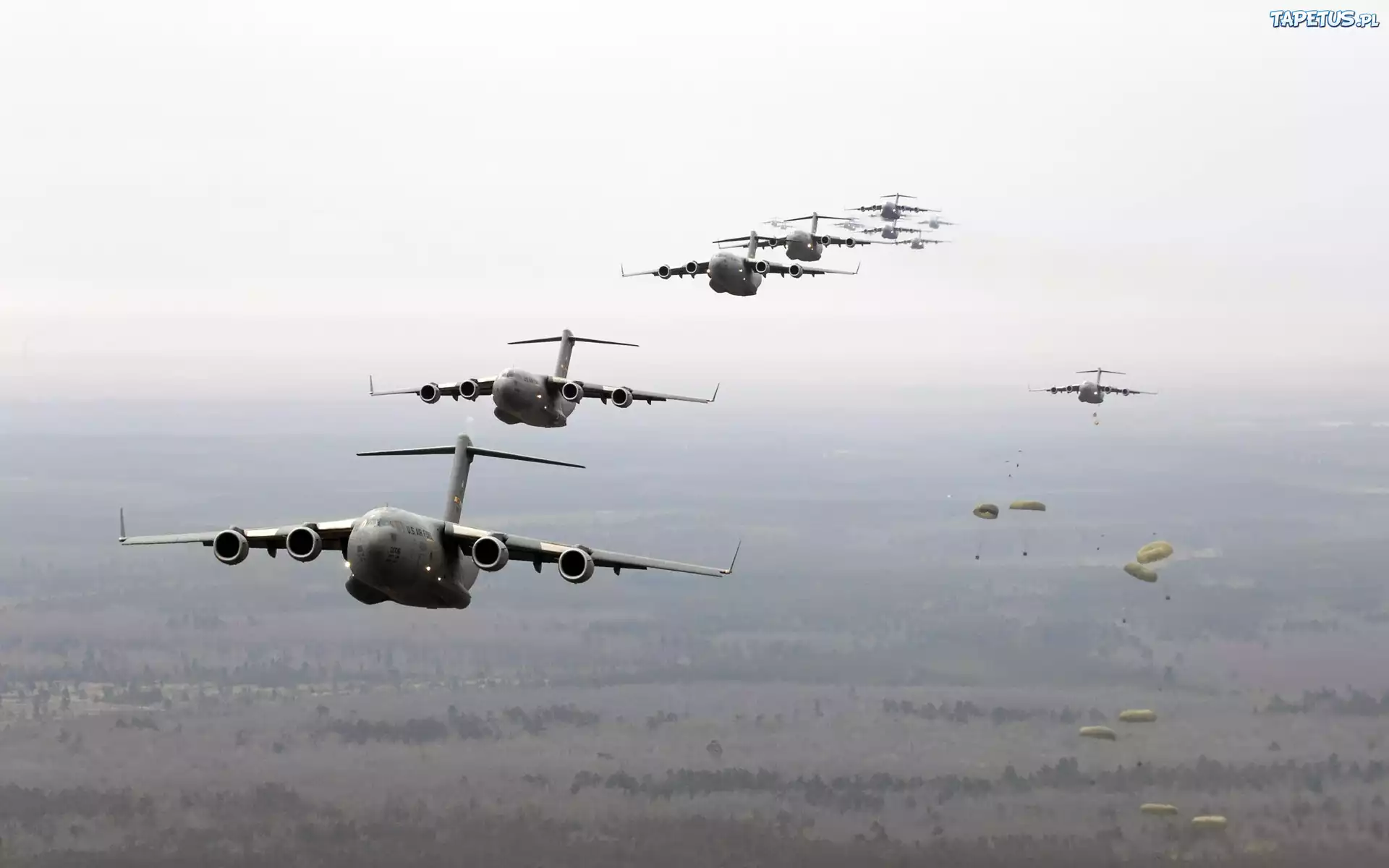 Boeing C-17 Globemaster III, Lot, Skoki, Spadochronowe