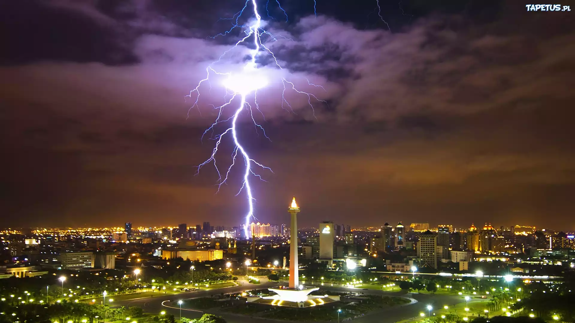 Błyskawica, Merdeka Square, Jakarta, Indonezja