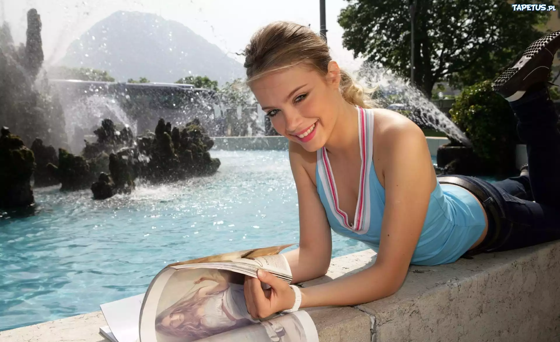 Uśmiechnięta, Xenia Tchoumitcheva, Fontanny