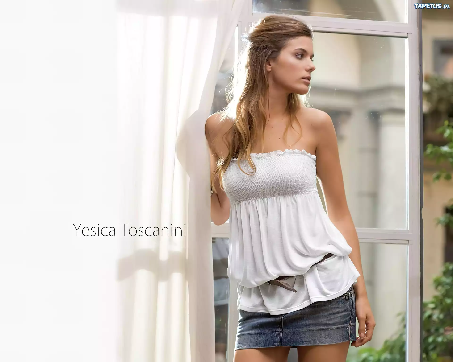 Yesica Toscanini, Biała, Tunika, Okno