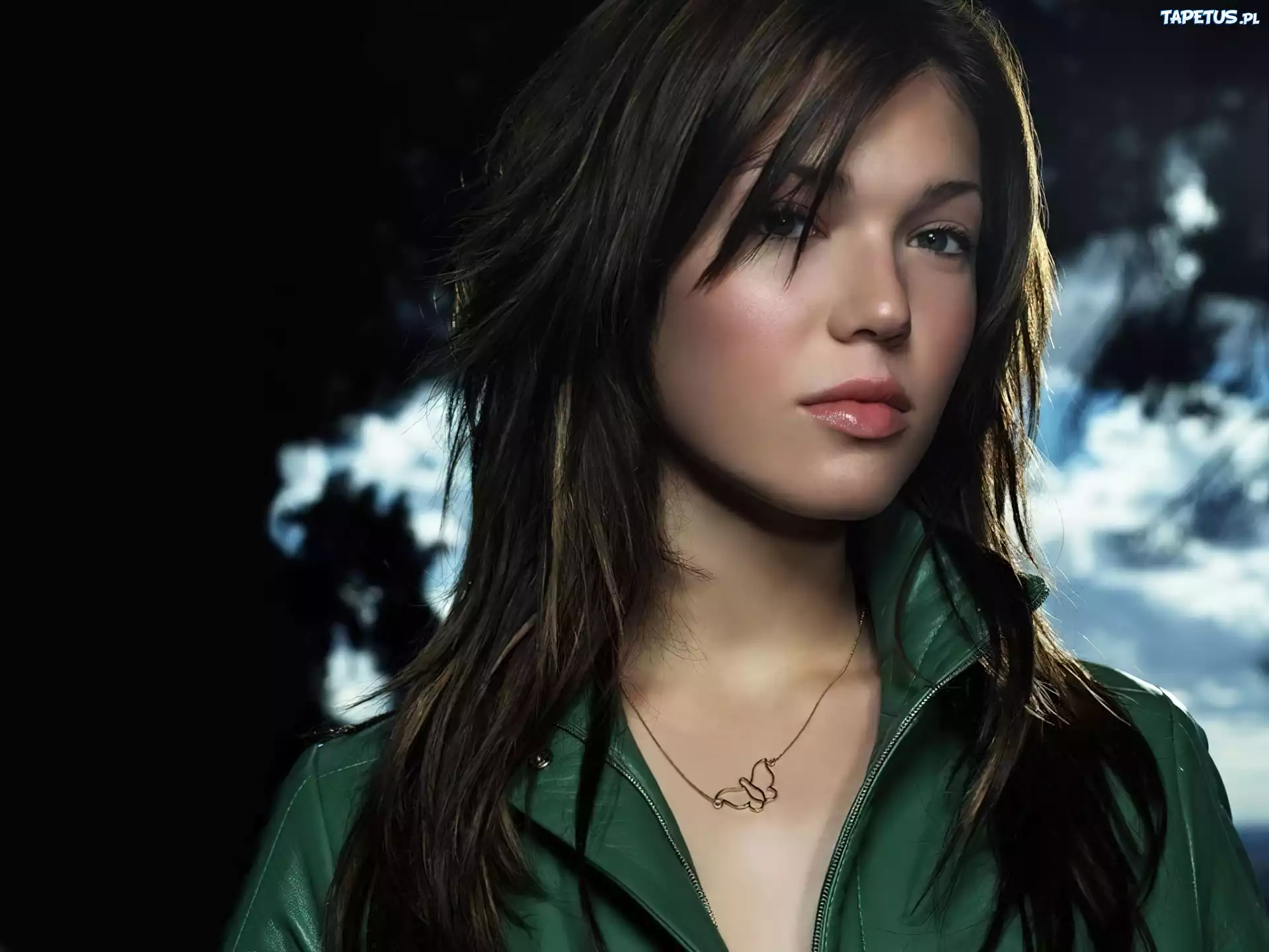 Mandy Moore, Buzia