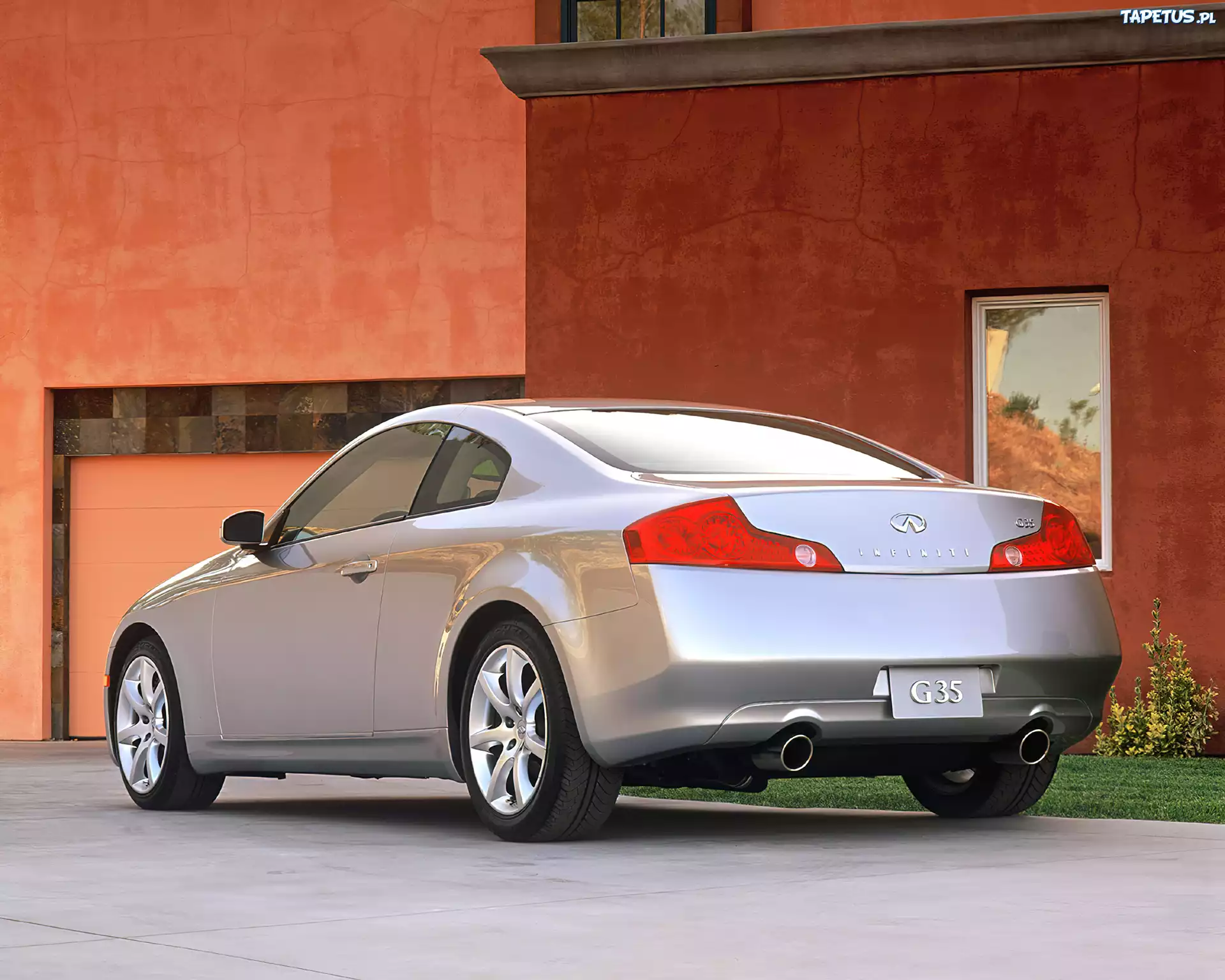 Infiniti, Coupe, Tył